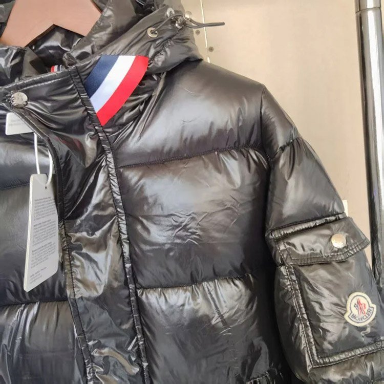 Moncler Montbeliard series hooded warm short zipper down jacket