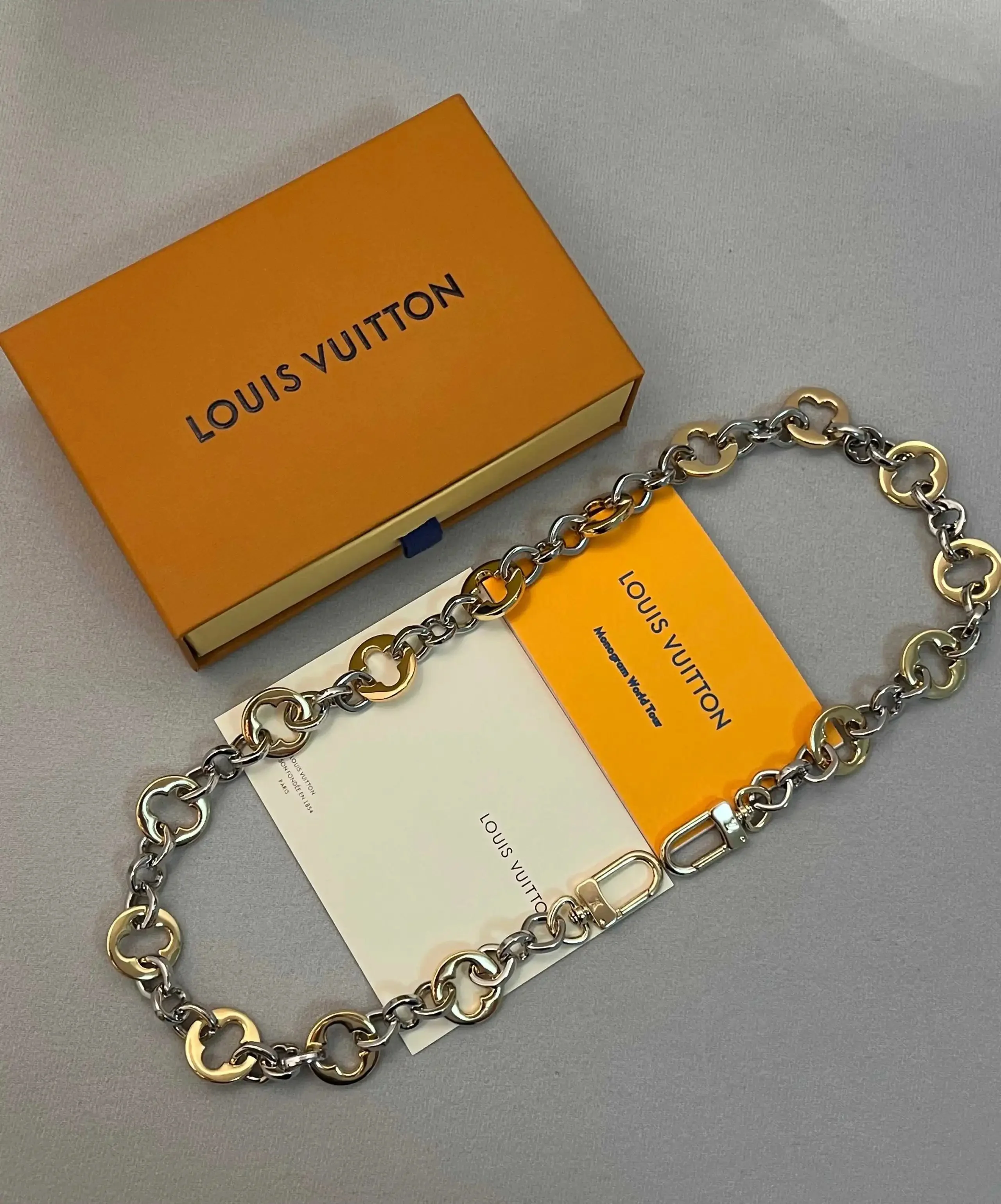 Louis Vuitton LV gold hardware bag hanging flower pattern flower bag chain
