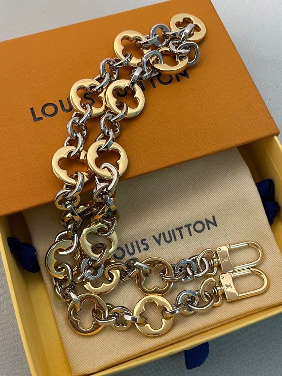 Louis Vuitton LV gold hardware bag hanging flower pattern flower bag chain